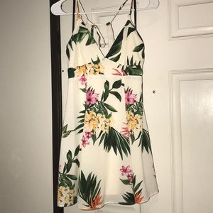 Floral mini dress 👗🌺